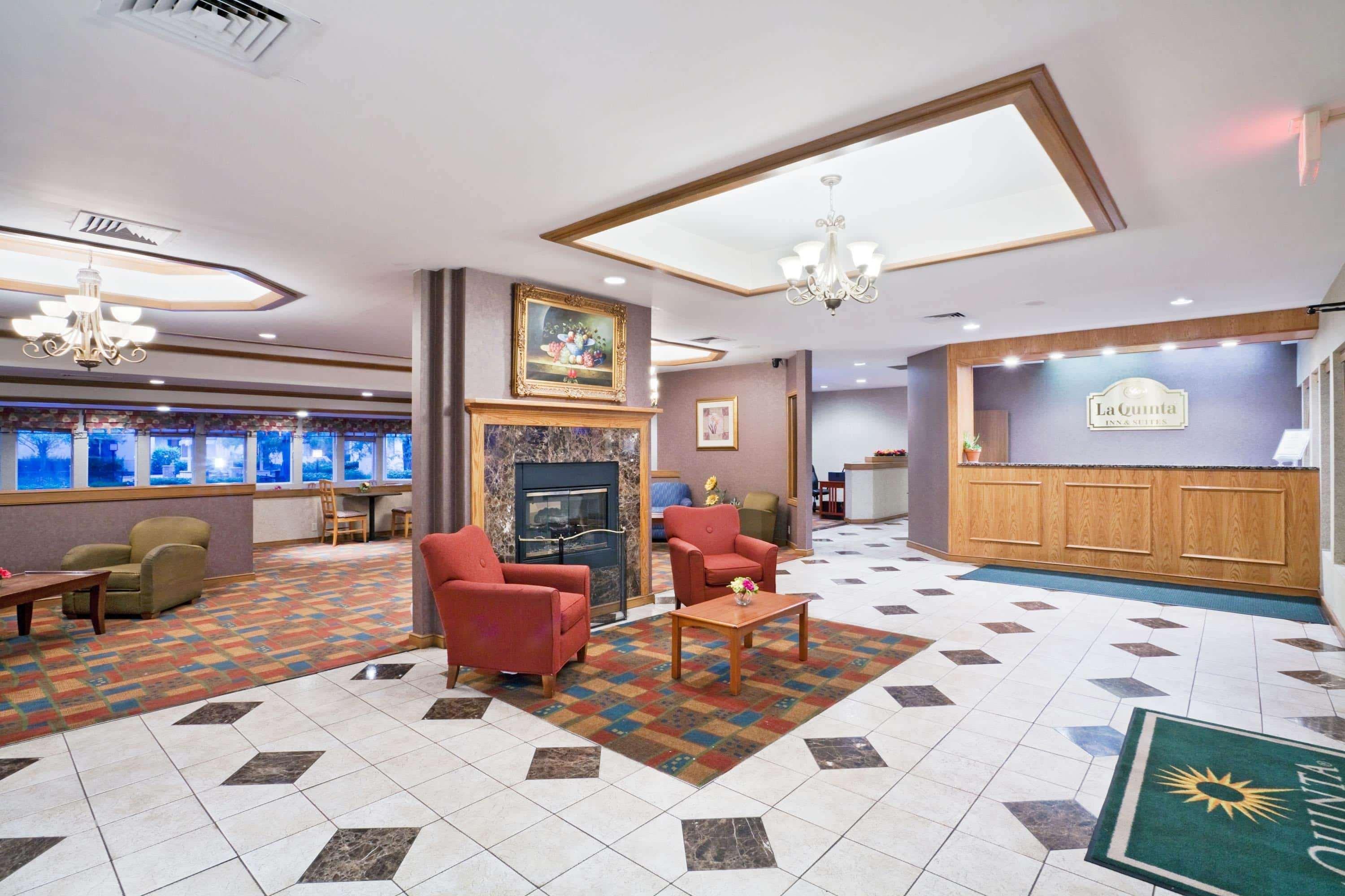 La Quinta By Wyndham Overland Park Exterior photo