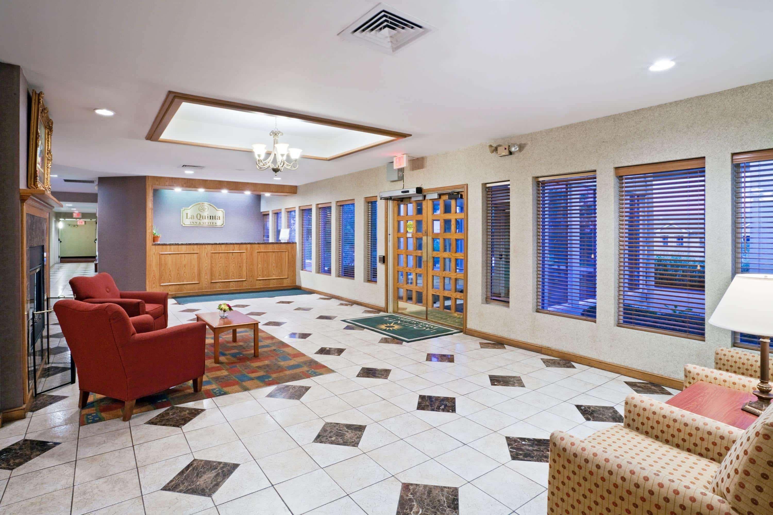 La Quinta By Wyndham Overland Park Exterior photo