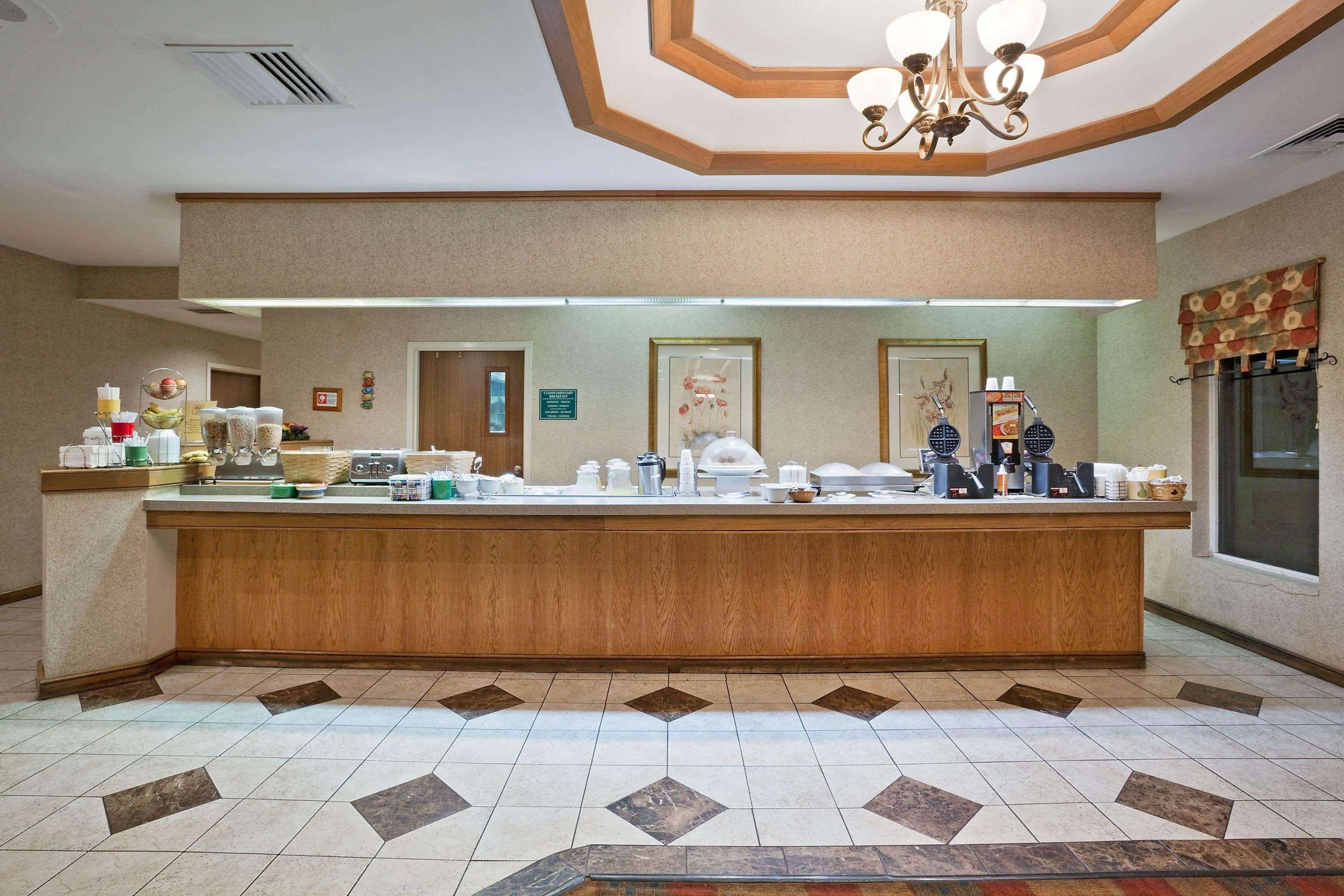 La Quinta By Wyndham Overland Park Exterior photo