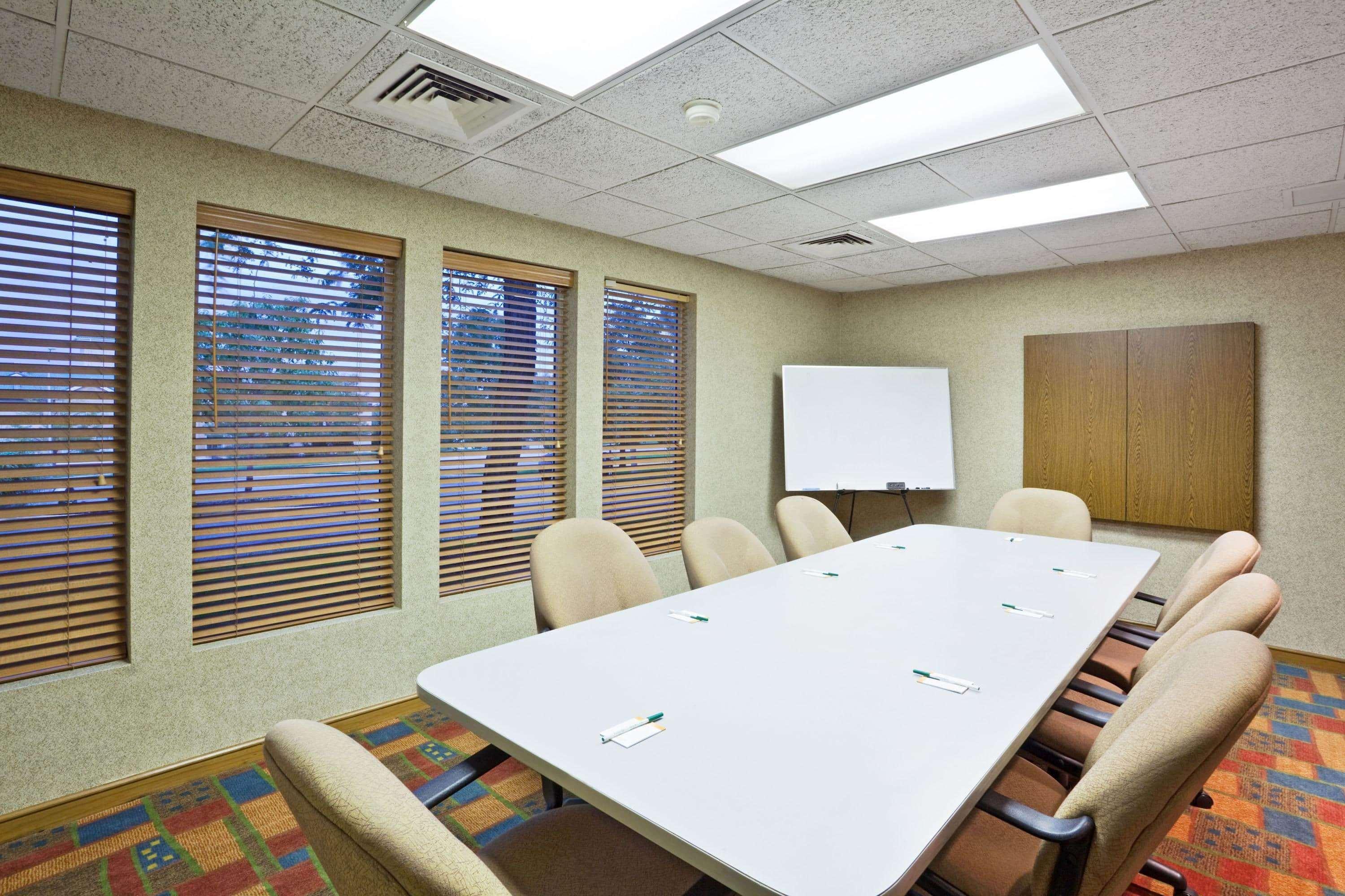 La Quinta By Wyndham Overland Park Exterior photo
