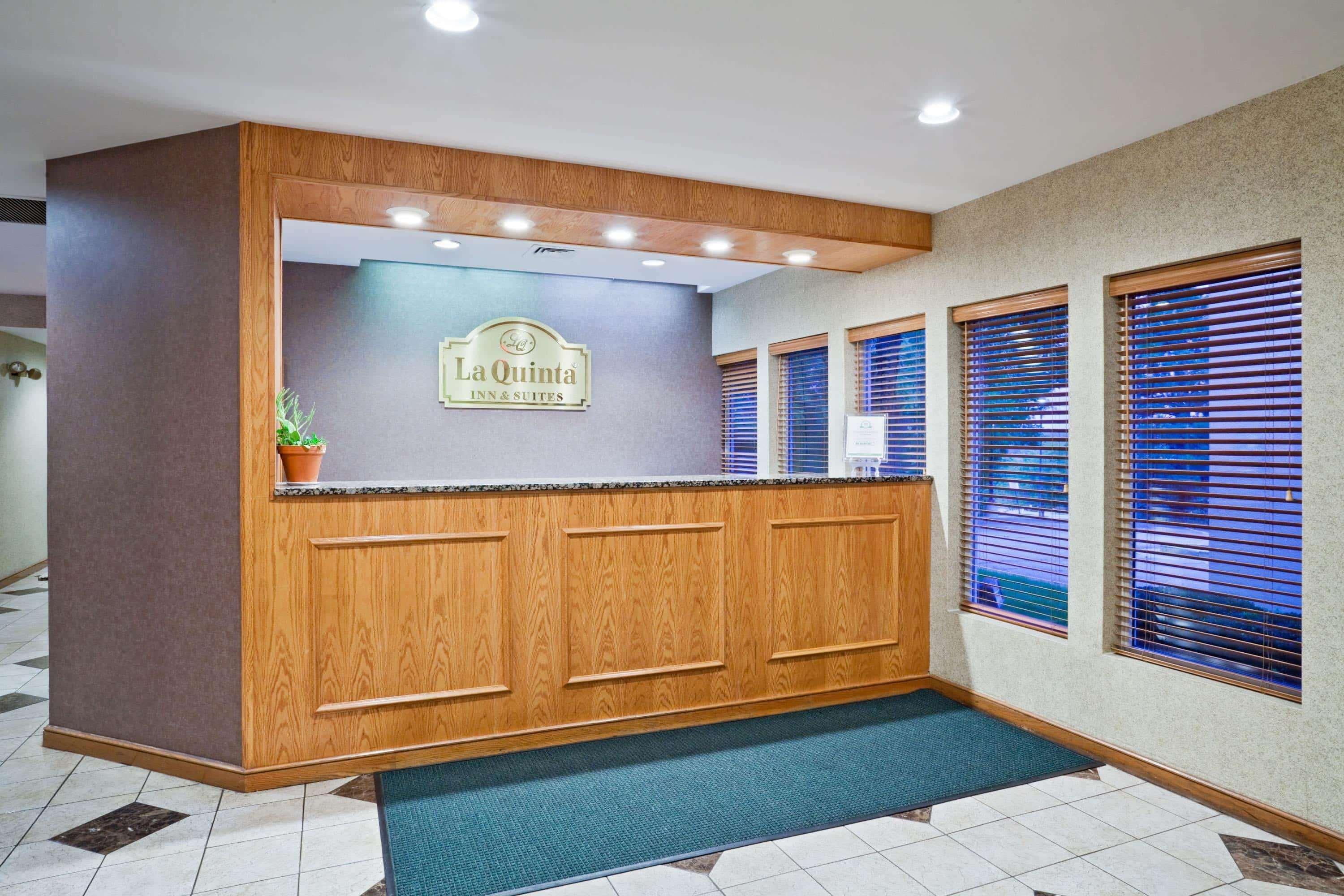 La Quinta By Wyndham Overland Park Exterior photo